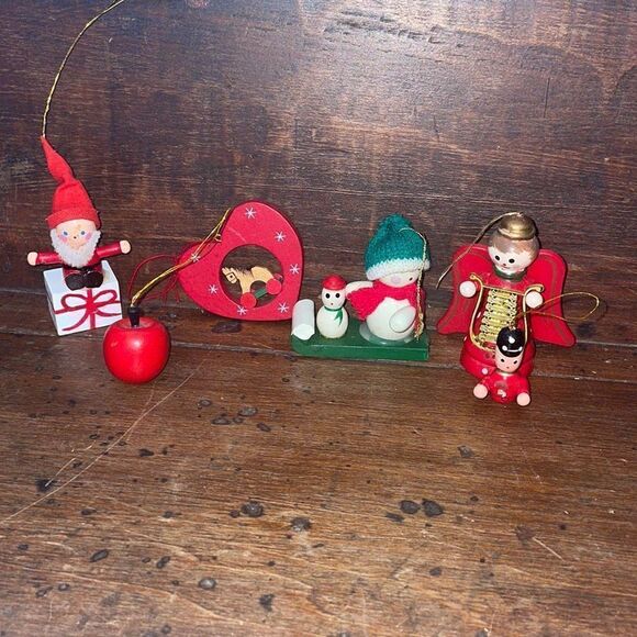Collection of six vintage wooden Christmas tree ornaments - Picture 1 of 13